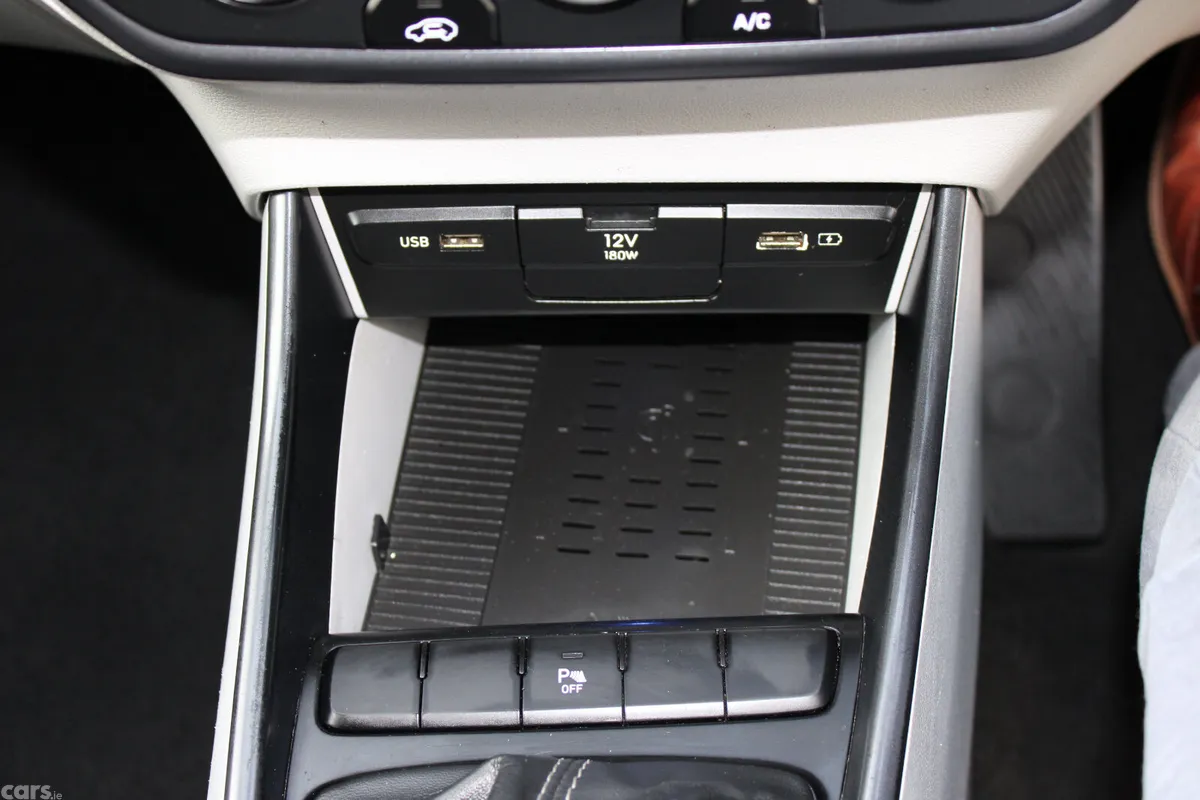 Hyundai i20 Hatchback, Petrol, 2021, Red