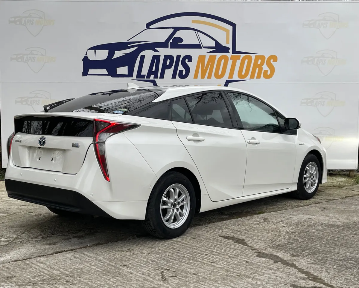 Toyota Prius Hatchback, Petrol Hybrid, 2016, White