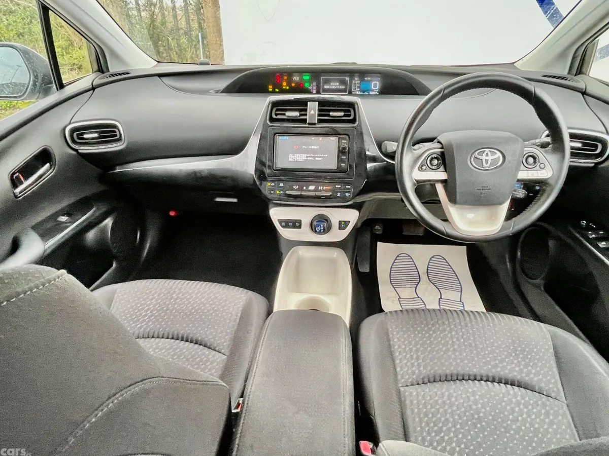 Toyota Prius Hatchback, Petrol Hybrid, 2016, White