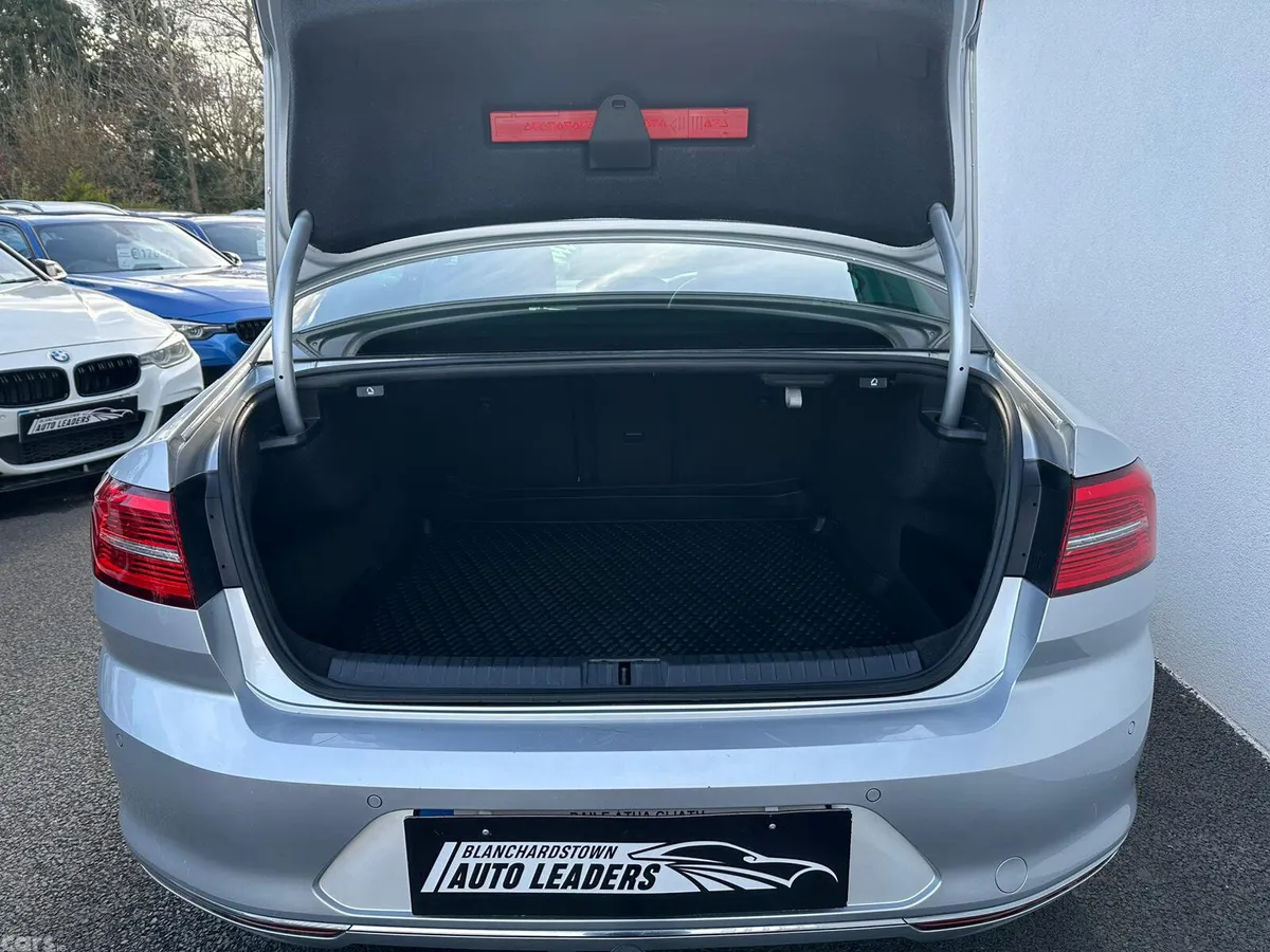 Volkswagen Passat Saloon, Diesel, 2019, Grey