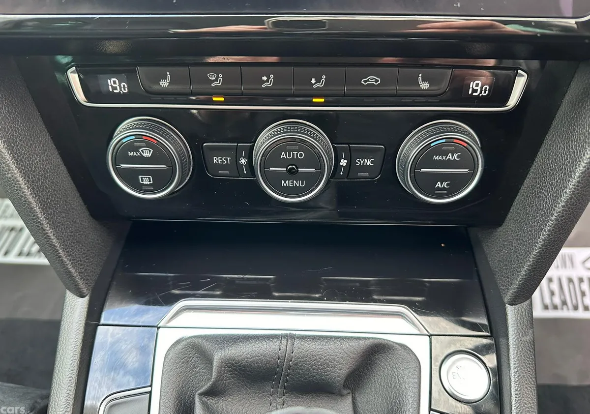 Volkswagen Passat Saloon, Diesel, 2019, Grey