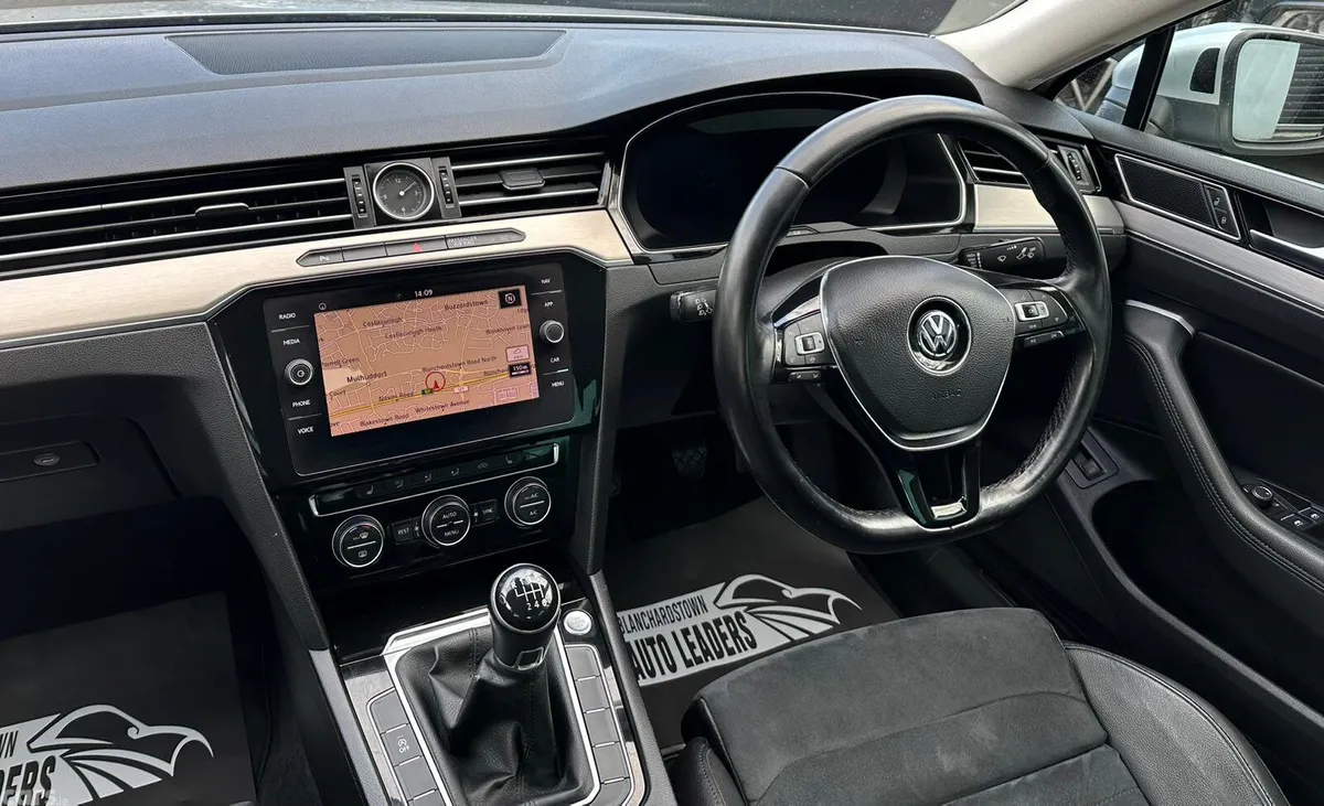 Volkswagen Passat Saloon, Diesel, 2019, Grey