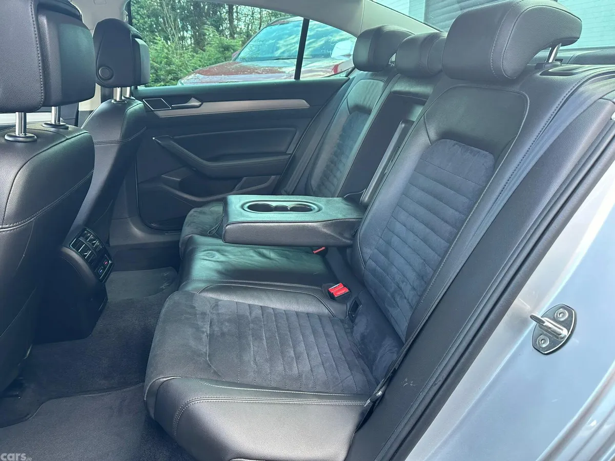 Volkswagen Passat Saloon, Diesel, 2019, Grey