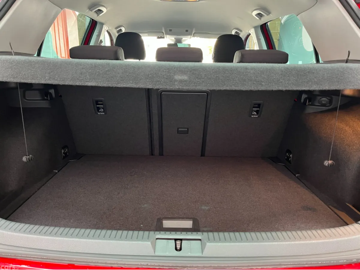 Volkswagen Golf Hatchback, Petrol, 2017, Red