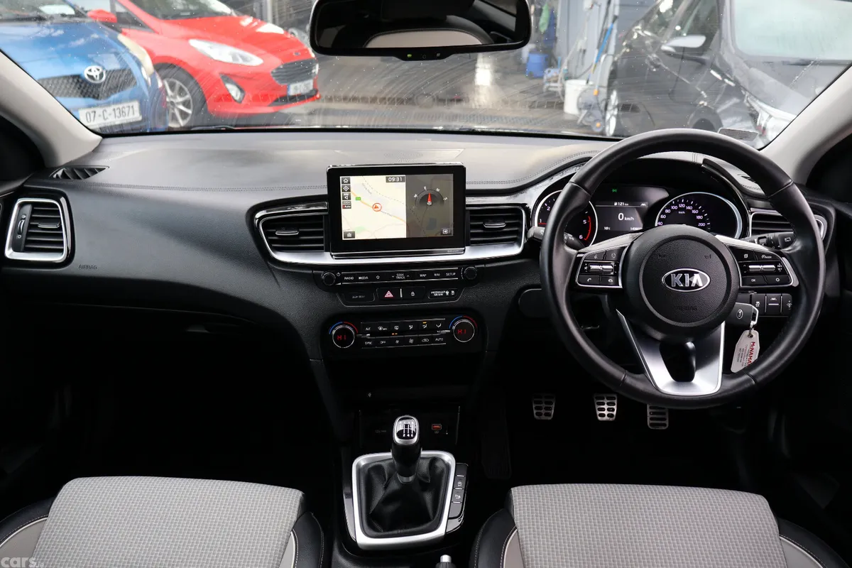 Kia Ceed Hatchback, Diesel, 2019, Grey