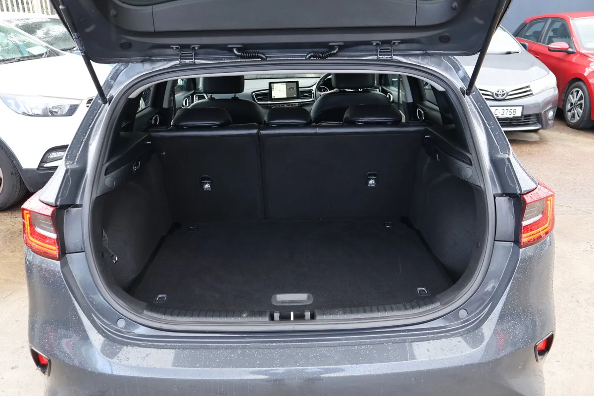 Kia Ceed Hatchback, Diesel, 2019, Grey