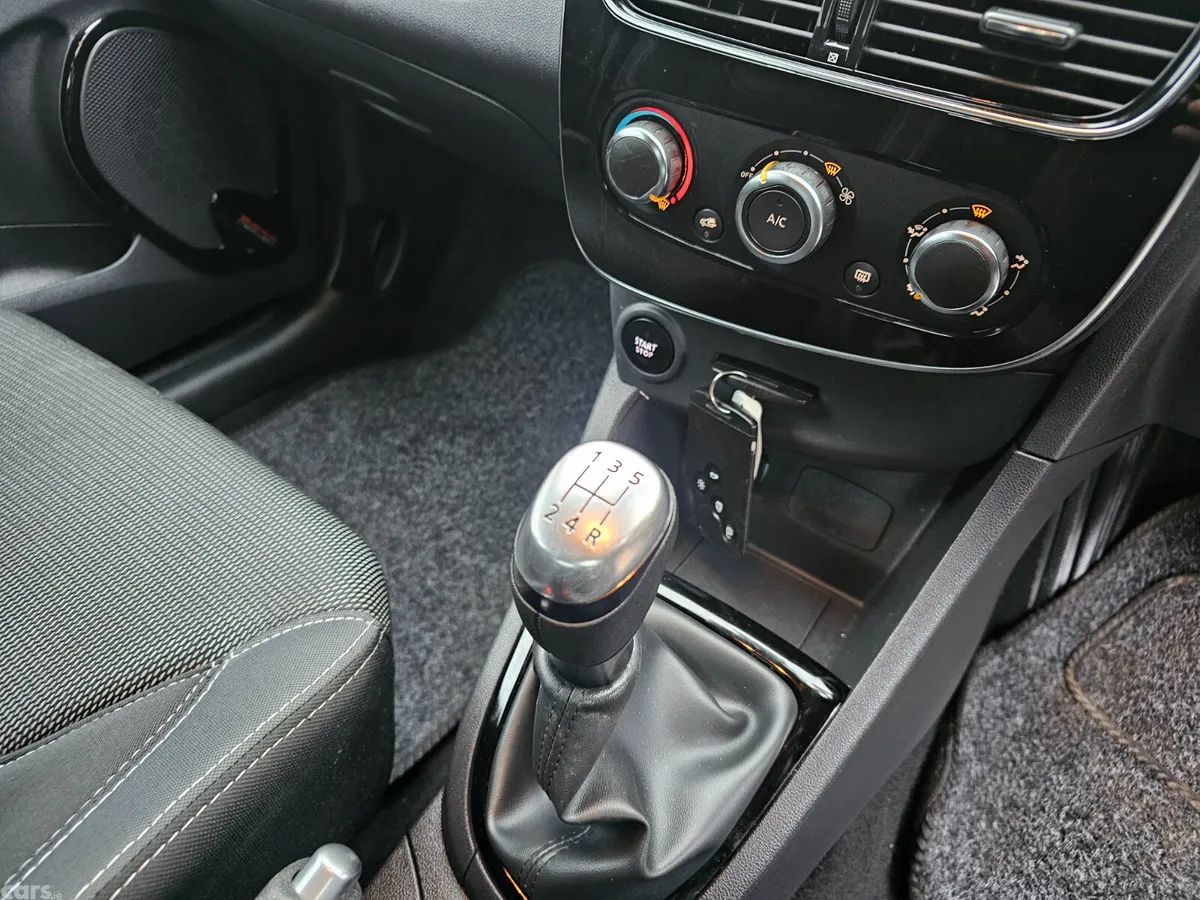 Renault Clio Hatchback, Petrol, 2019, Blue