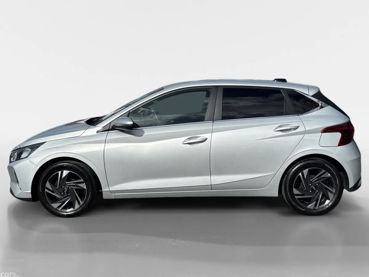 Hyundai i20 Hatchback, Petrol, 2023, Silver