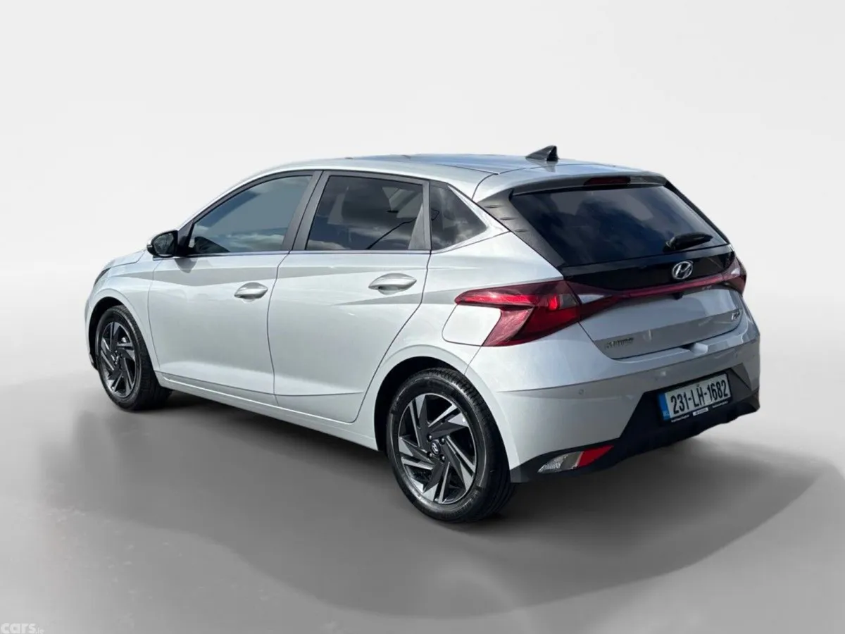Hyundai i20 Hatchback, Petrol, 2023, Silver