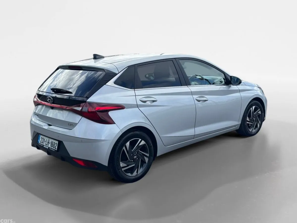Hyundai i20 Hatchback, Petrol, 2023, Silver