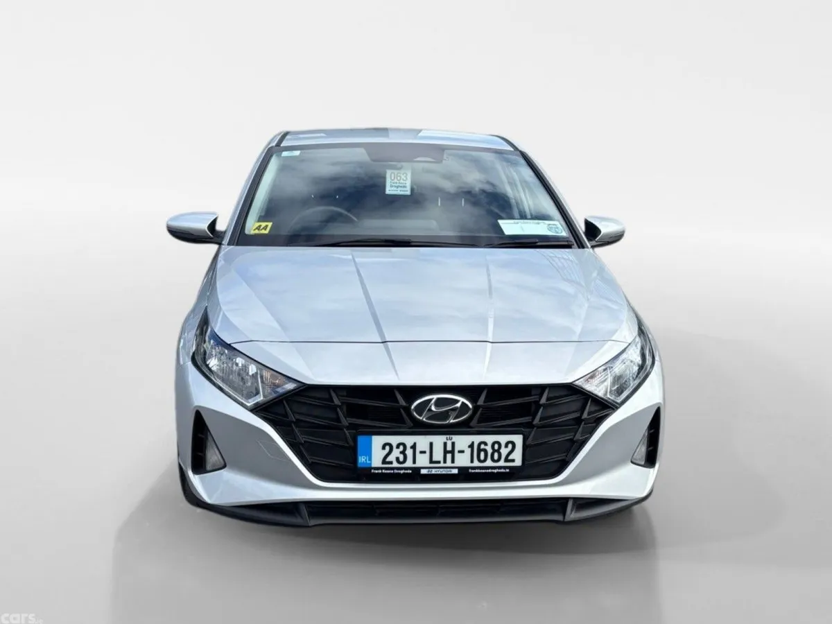 Hyundai i20 Hatchback, Petrol, 2023, Silver