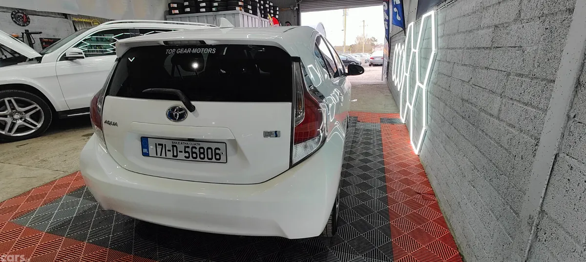 Toyota Aqua Hatchback, Petrol Hybrid, 2017, White