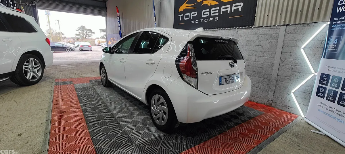 Toyota Aqua Hatchback, Petrol Hybrid, 2017, White