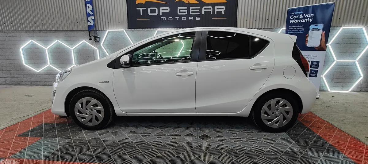 Toyota Aqua Hatchback, Petrol Hybrid, 2017, White