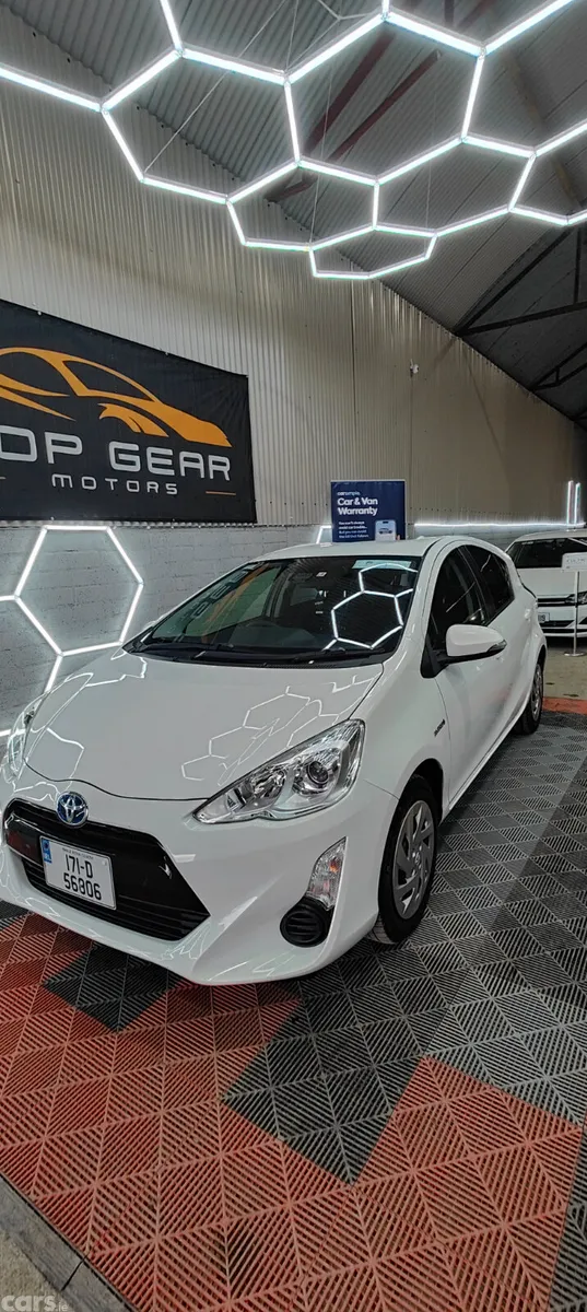 Toyota Aqua Hatchback, Petrol Hybrid, 2017, White