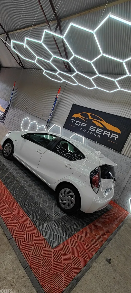Toyota Aqua Hatchback, Petrol Hybrid, 2017, White