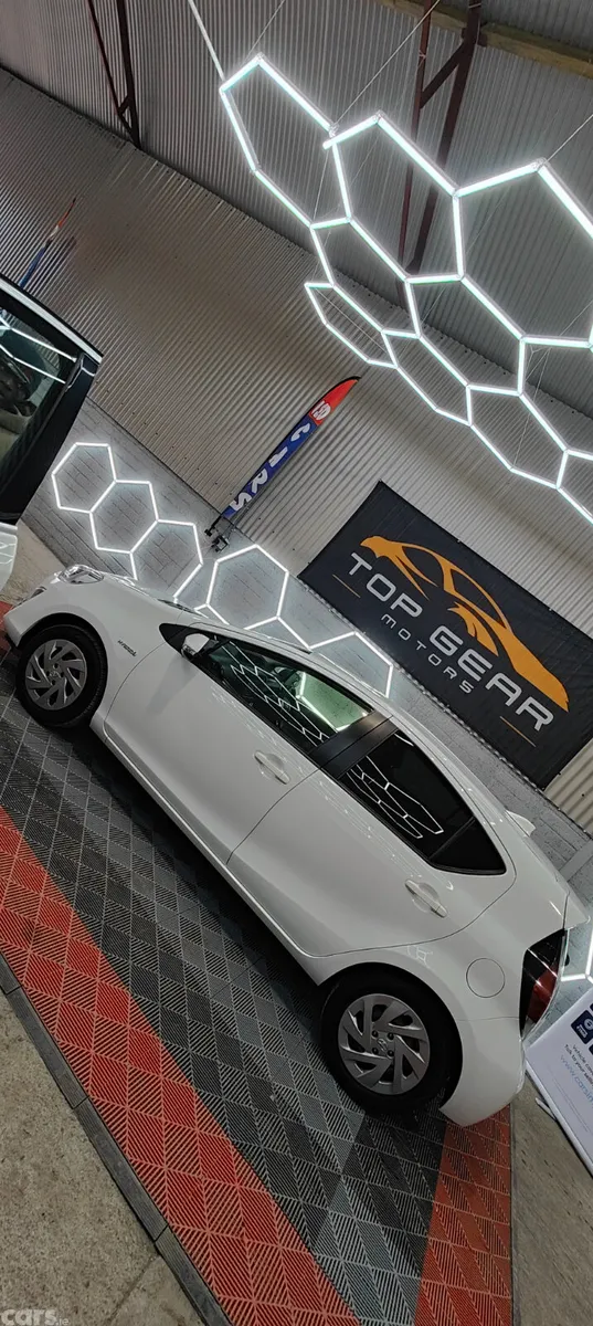 Toyota Aqua Hatchback, Petrol Hybrid, 2017, White