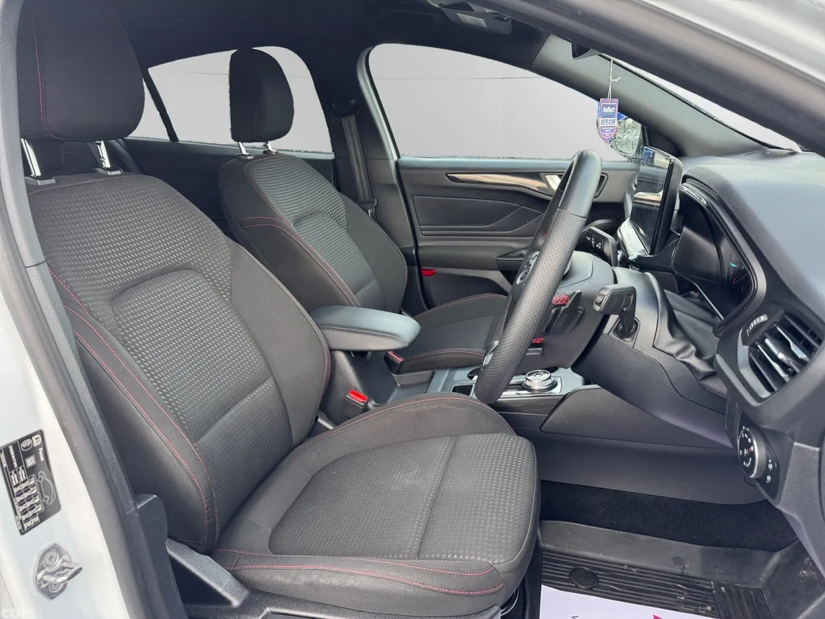 Ford Focus Hatchback, Diesel, 2024, White