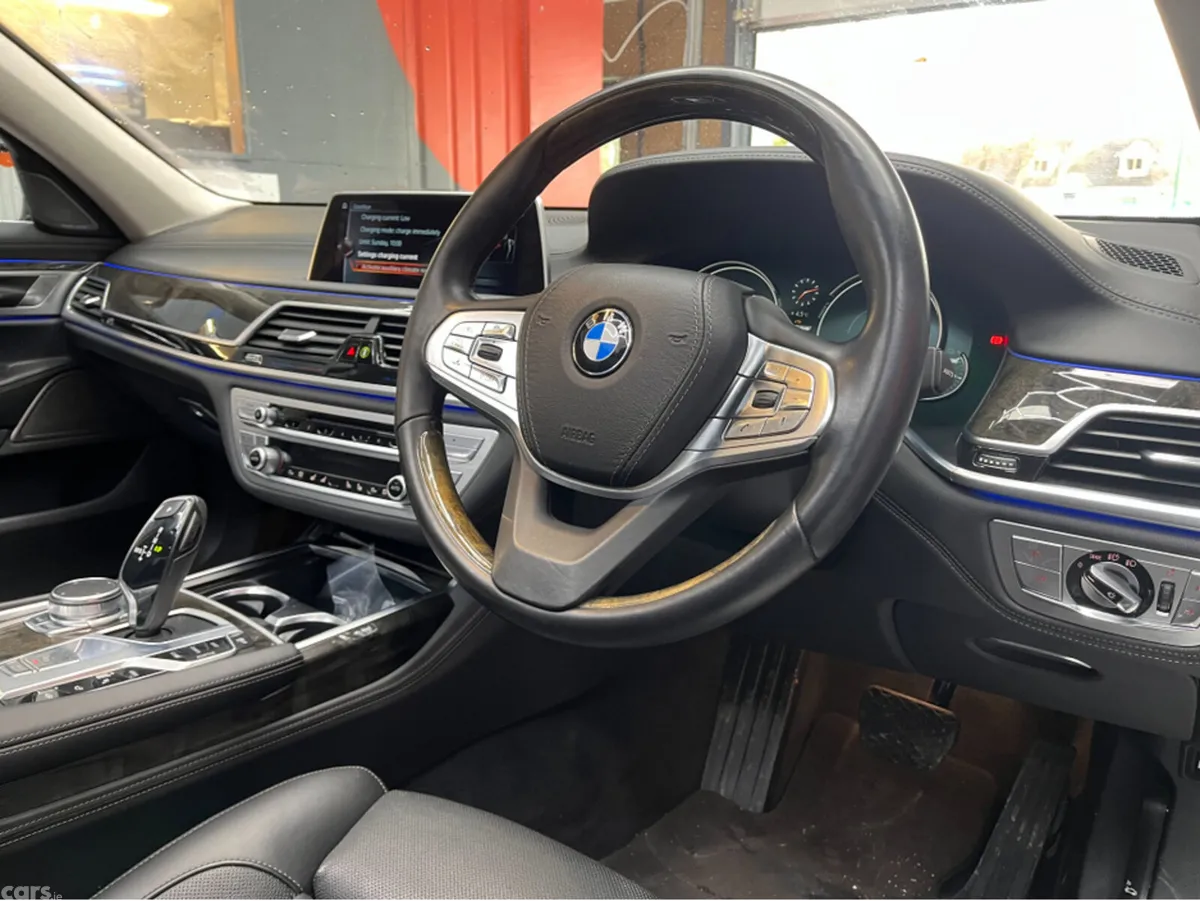 BMW 7-Series Saloon, Petrol Plug-in Hybrid, 2016, Black