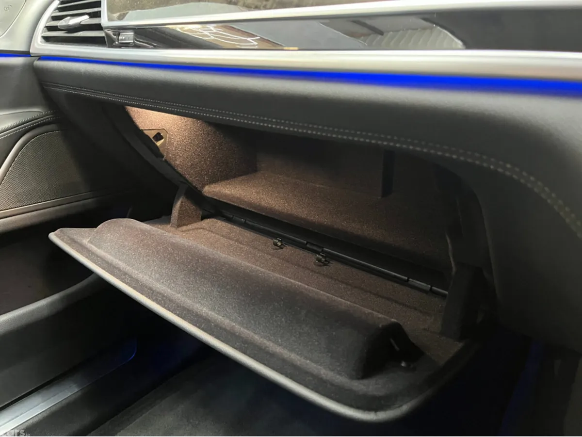 BMW 7-Series Saloon, Petrol Plug-in Hybrid, 2016, Black