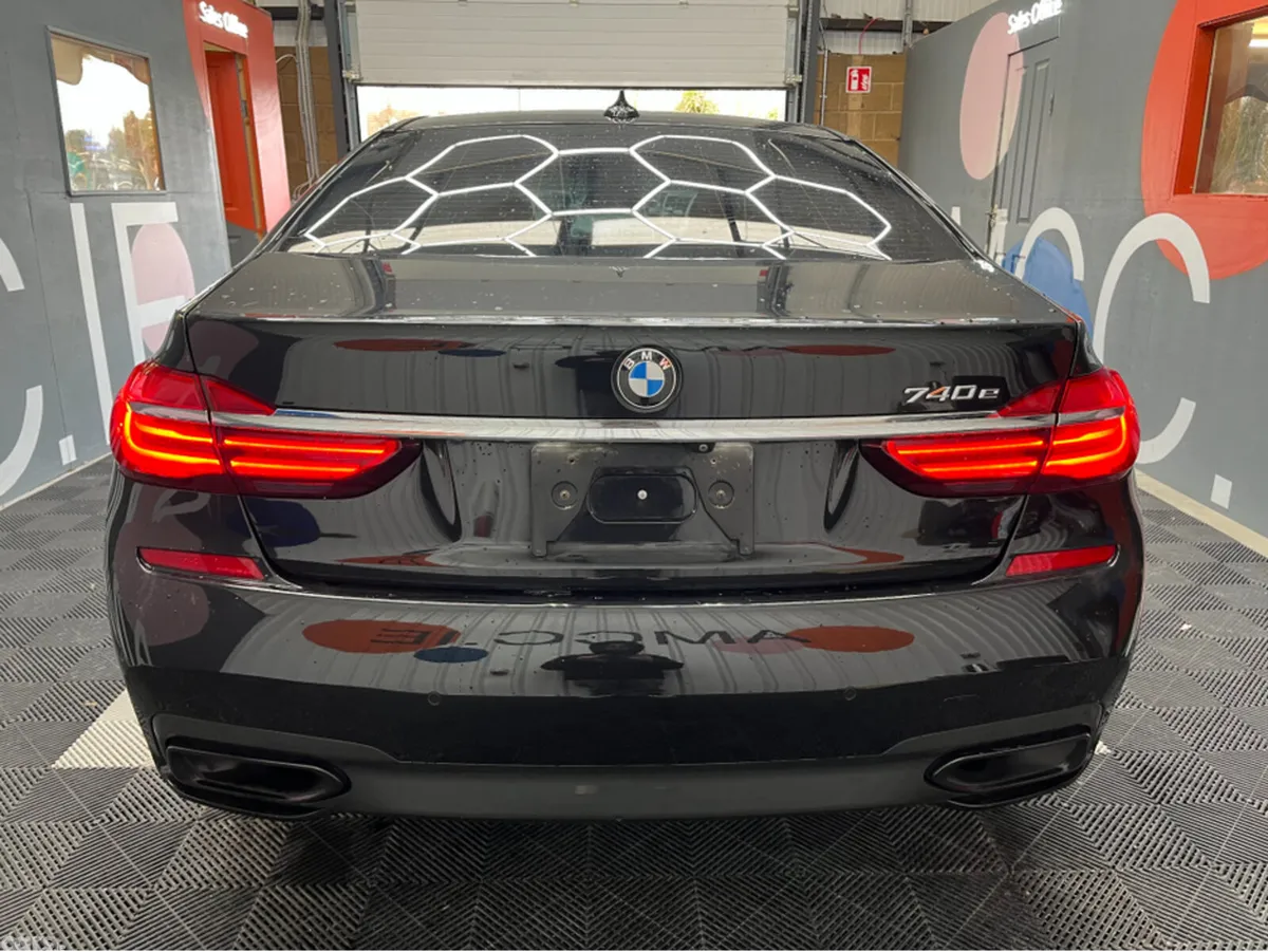 BMW 7-Series Saloon, Petrol Plug-in Hybrid, 2016, Black