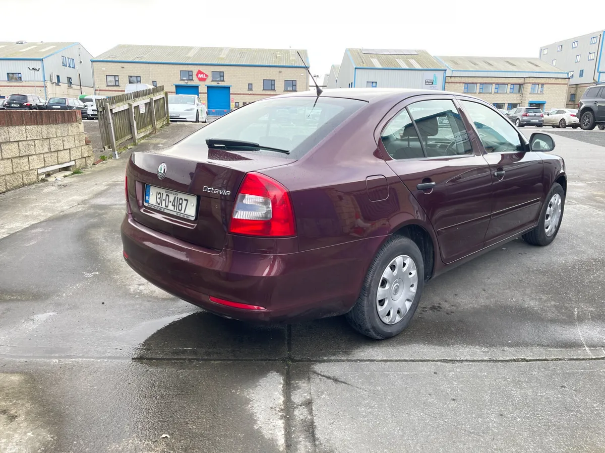Skoda Octavia Saloon, Petrol, 2013, Red