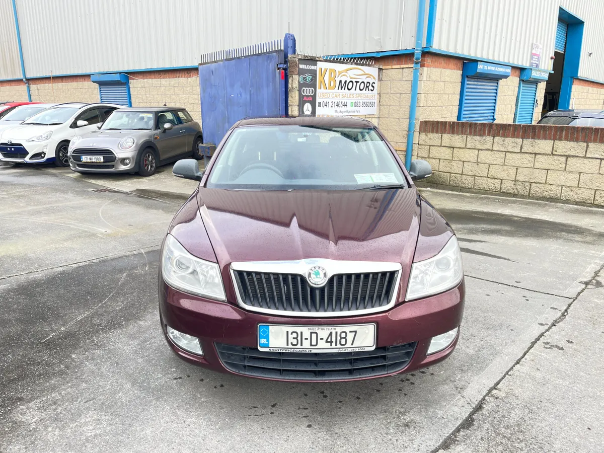 Skoda Octavia Saloon, Petrol, 2013, Red