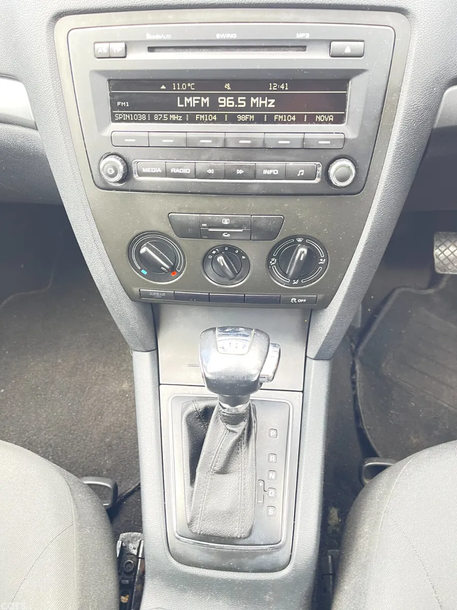 Skoda Octavia Saloon, Petrol, 2013, Red