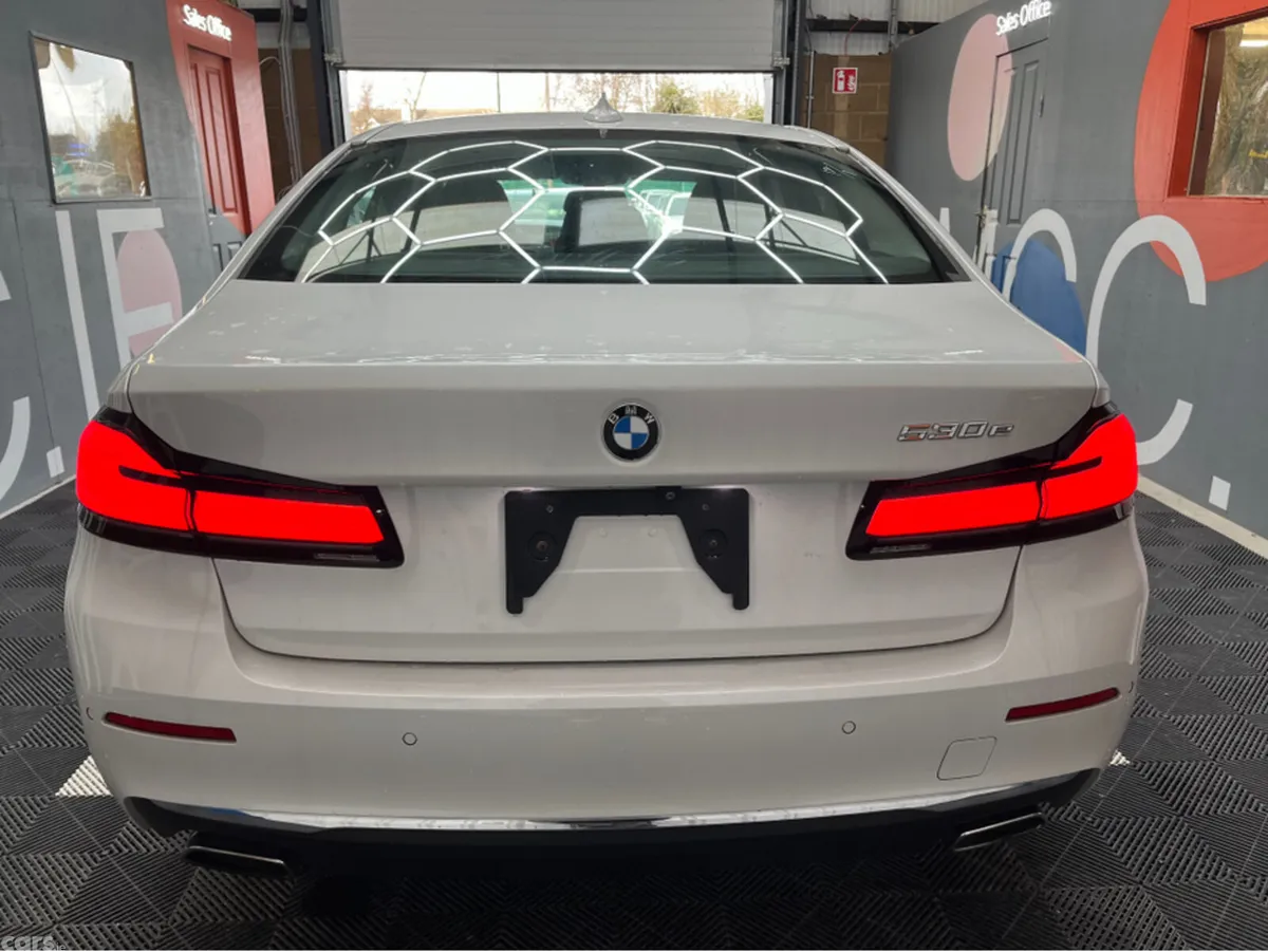 BMW 5-Series Saloon, Petrol Plug-in Hybrid, 2020, White