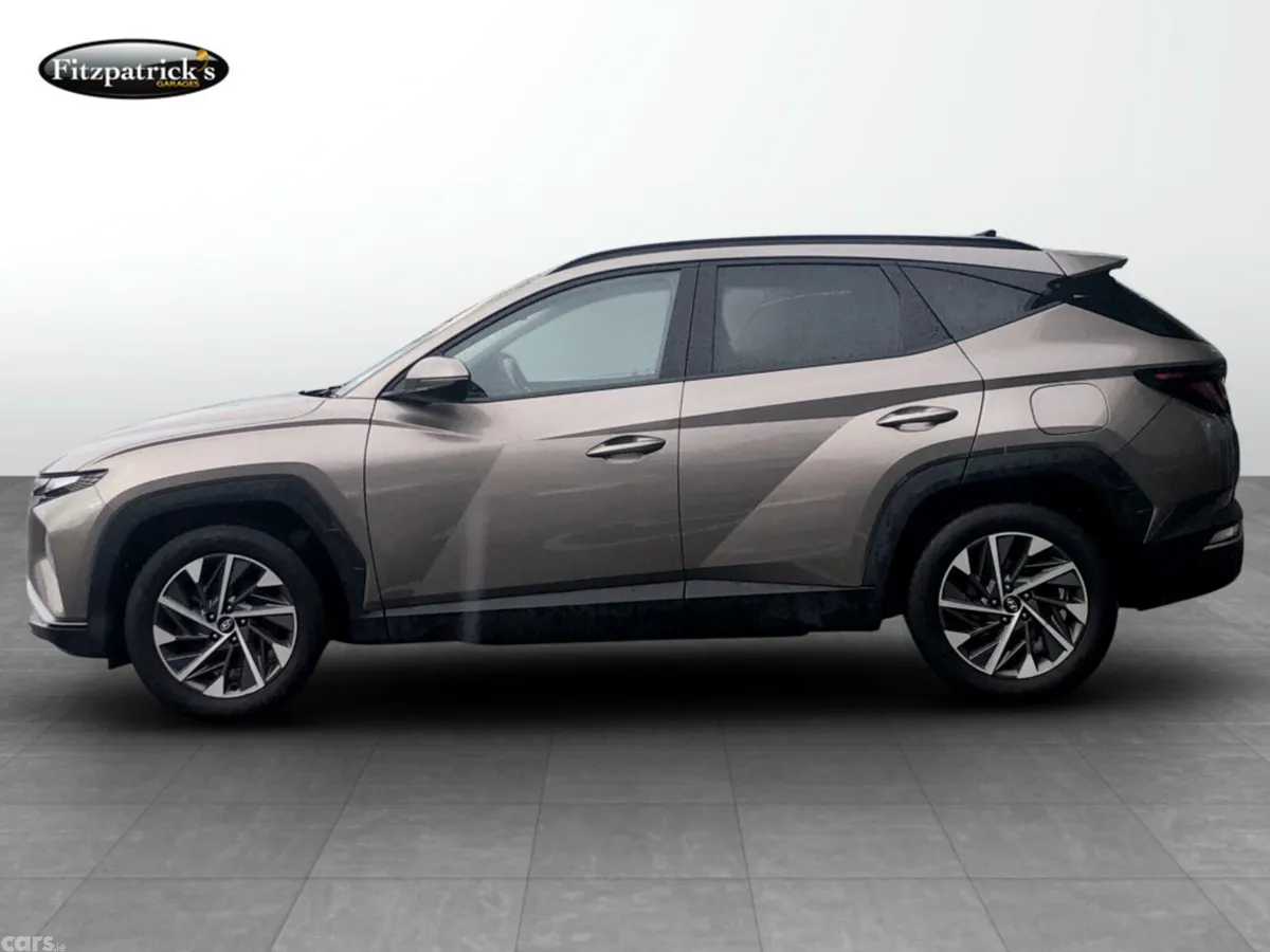 Hyundai Tucson MPV, Diesel, 2022, Gold