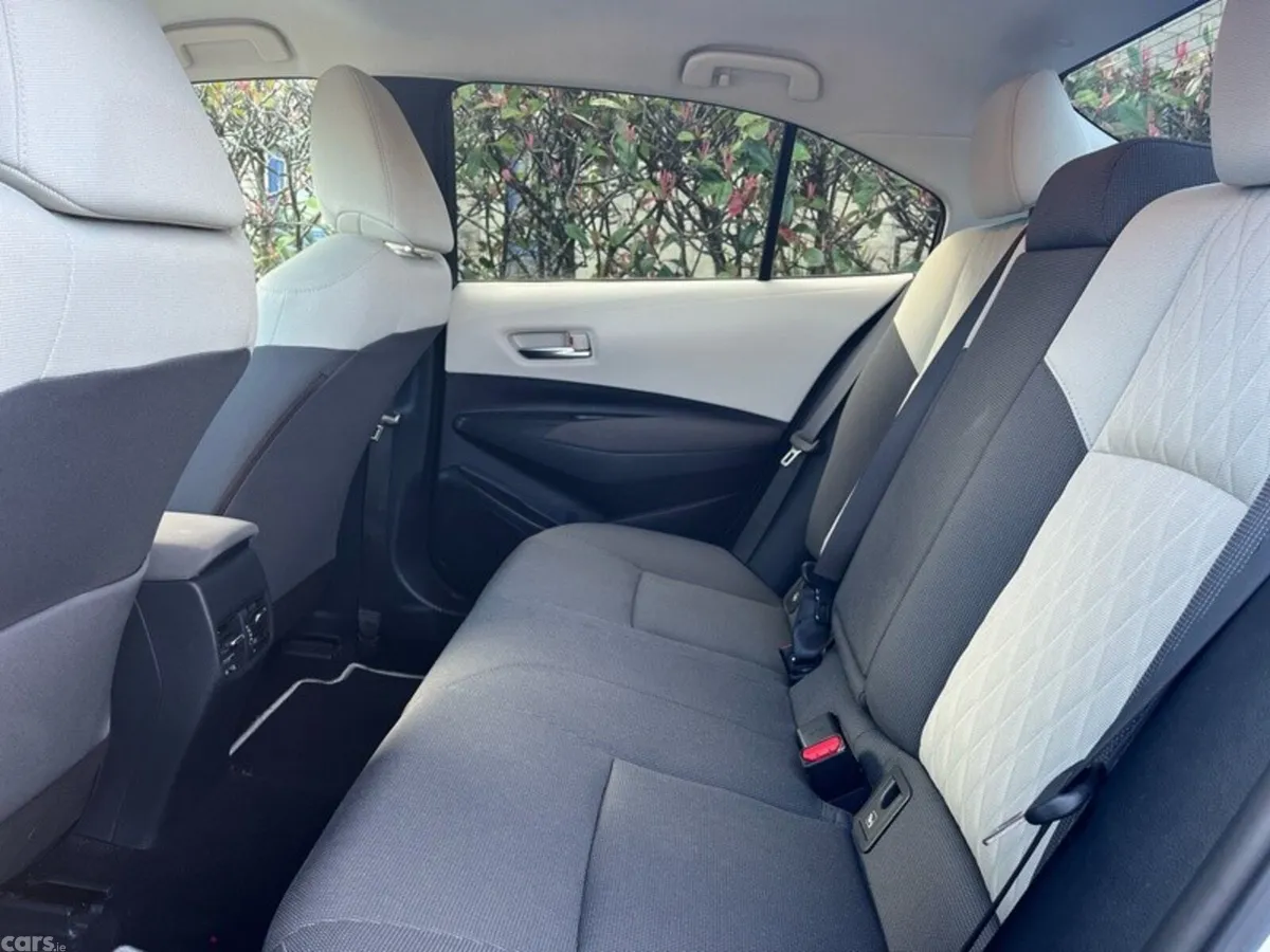 Toyota Corolla Saloon, Petrol Hybrid, 2023, Silver