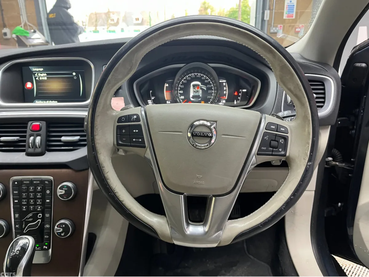 Volvo V40 Saloon, Diesel, 2016, Blue