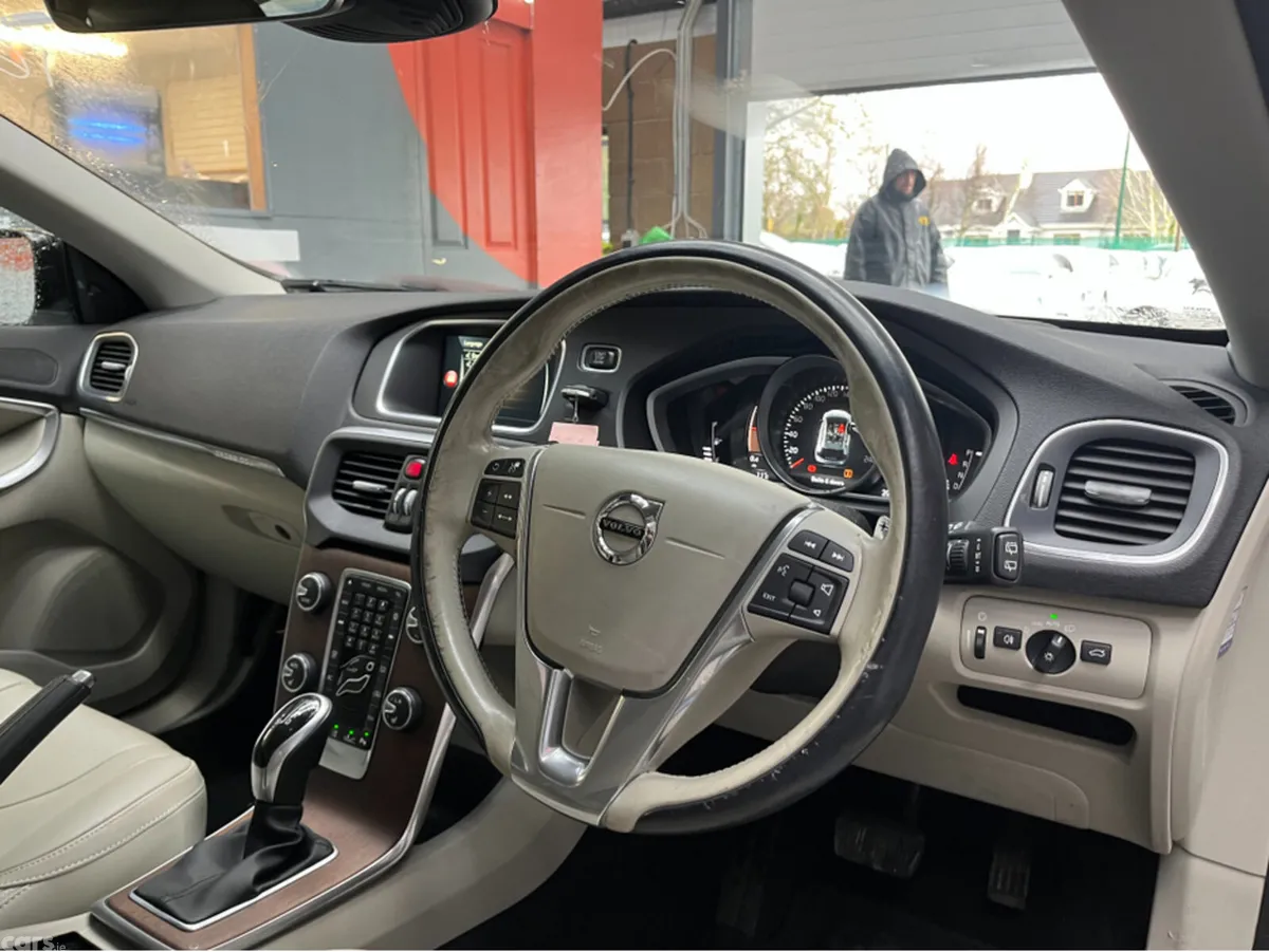 Volvo V40 Saloon, Diesel, 2016, Blue