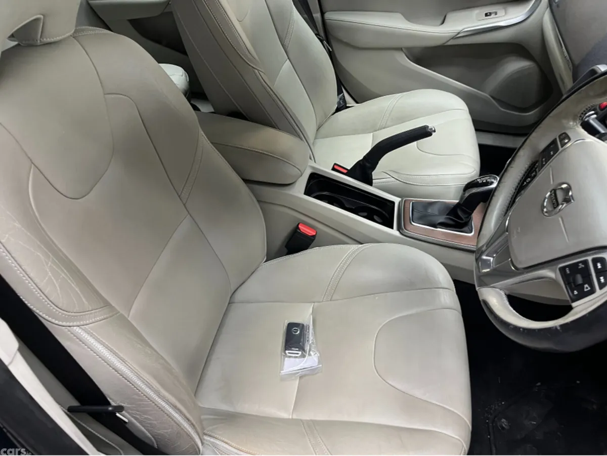 Volvo V40 Saloon, Diesel, 2016, Blue