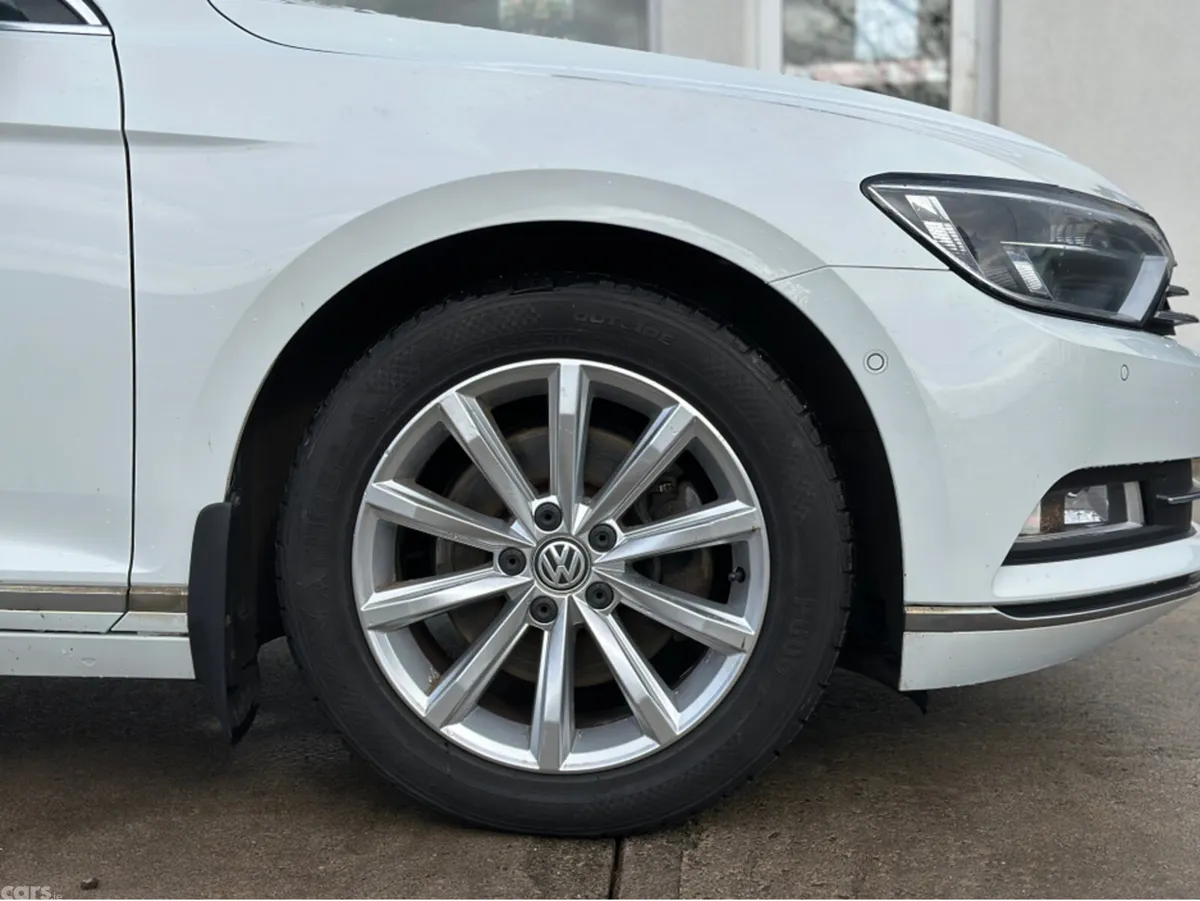Volkswagen Passat Saloon, Diesel, 2016, White
