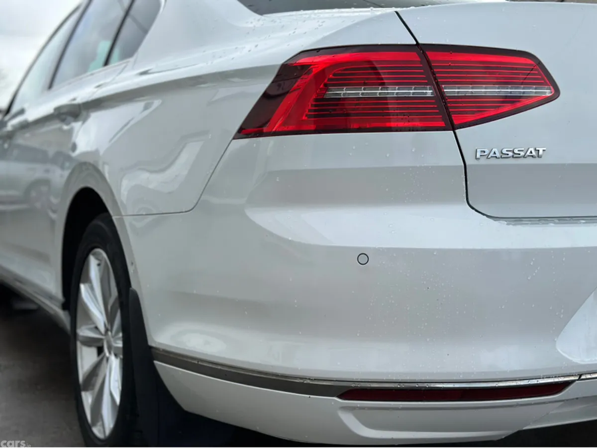 Volkswagen Passat Saloon, Diesel, 2016, White