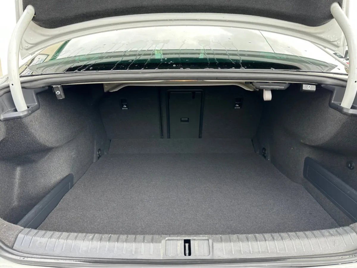 Volkswagen Passat Saloon, Diesel, 2016, White