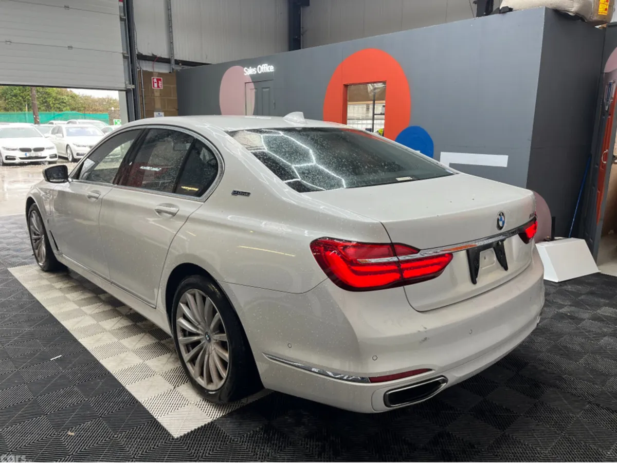BMW 7-Series Saloon, Petrol Plug-in Hybrid, 2017, White