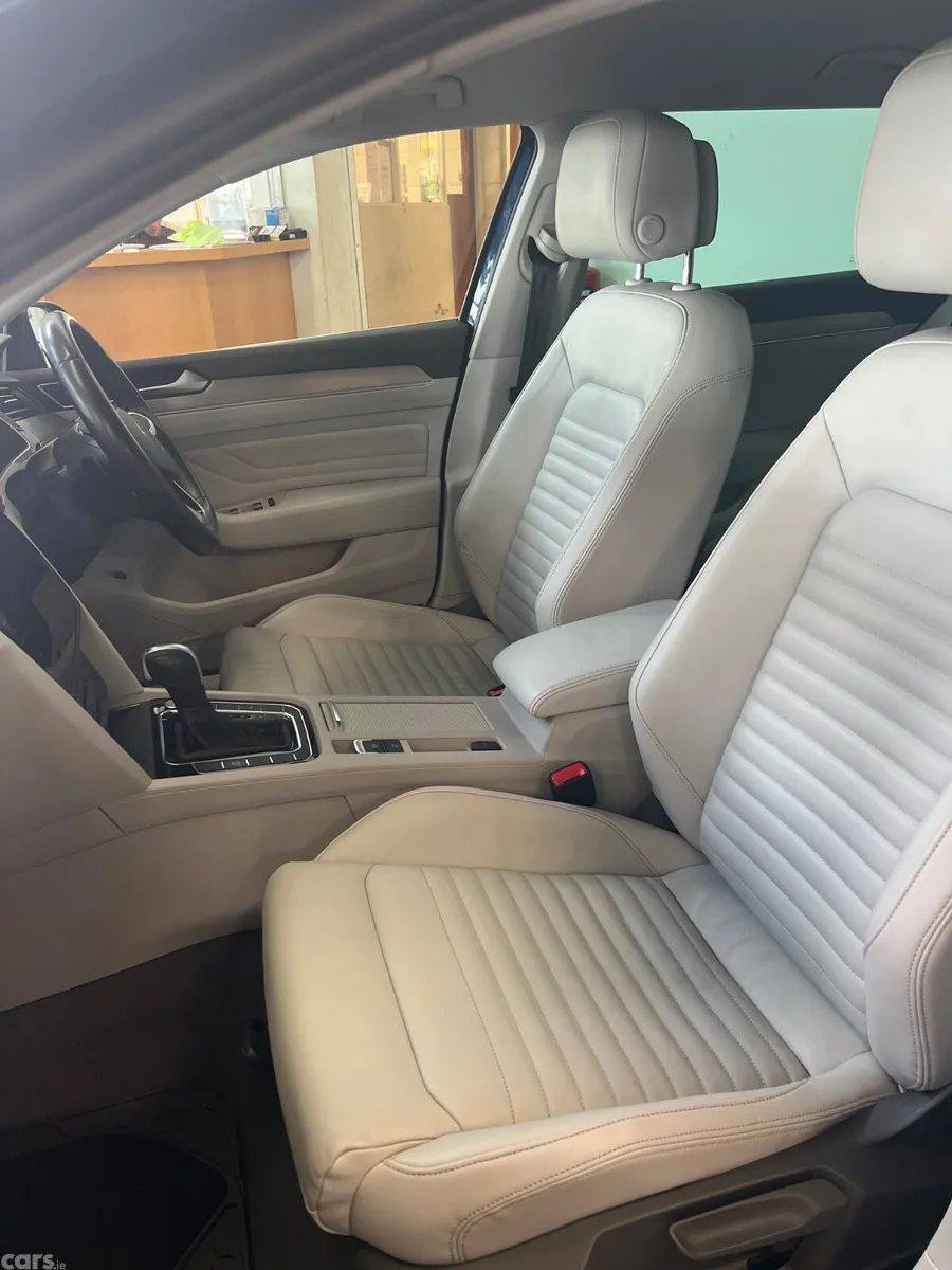Volkswagen Passat Estate, Diesel, 2022, Blue