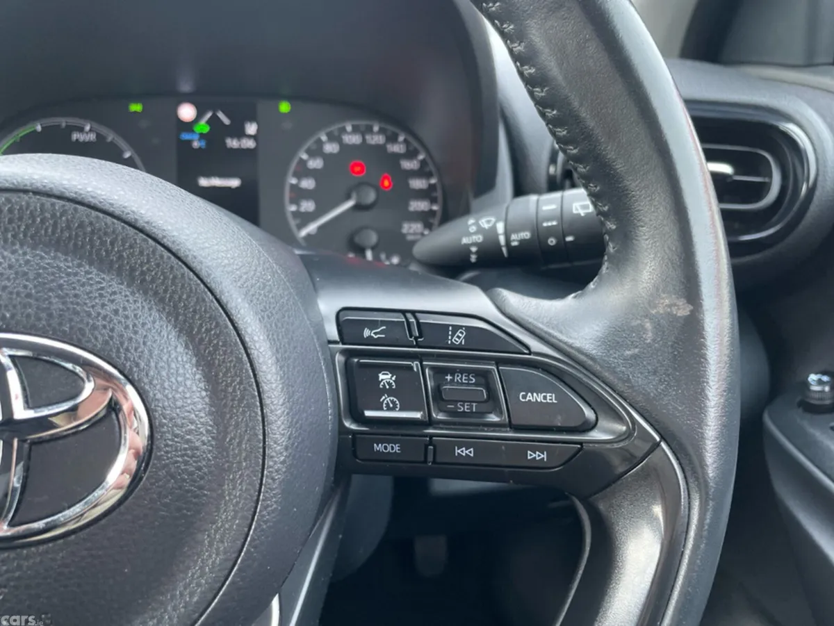 Toyota Yaris Hatchback, Petrol Hybrid, 2023, Black