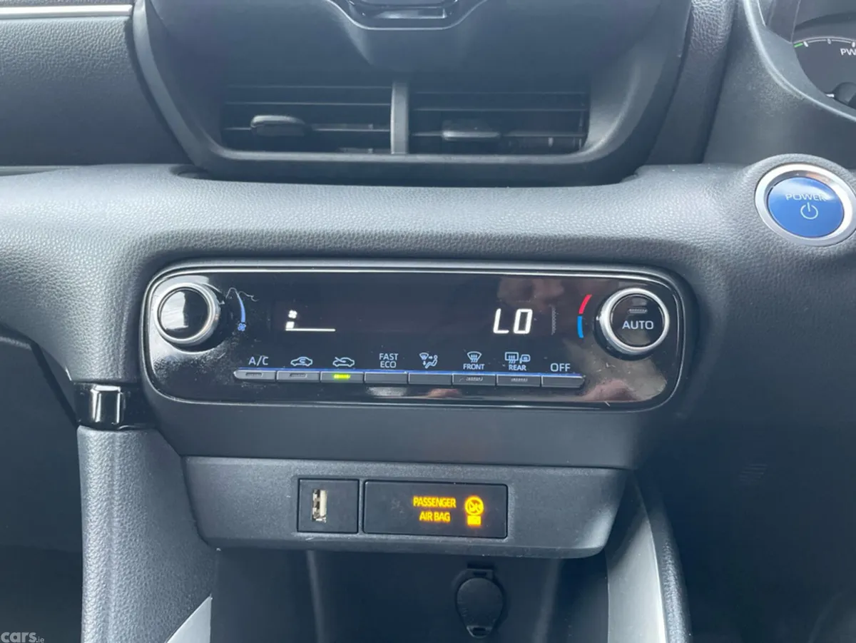 Toyota Yaris Hatchback, Petrol Hybrid, 2023, Black