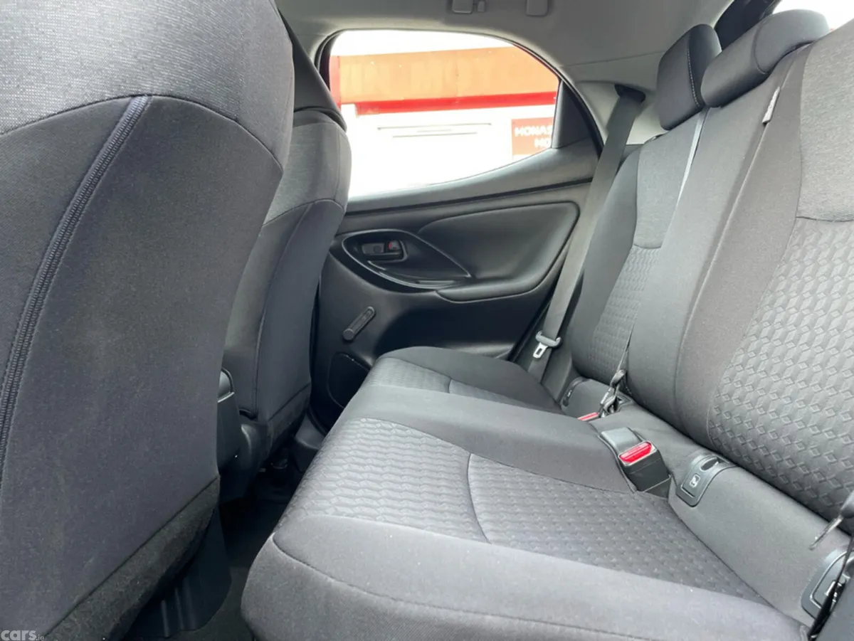 Toyota Yaris Hatchback, Petrol Hybrid, 2023, Black