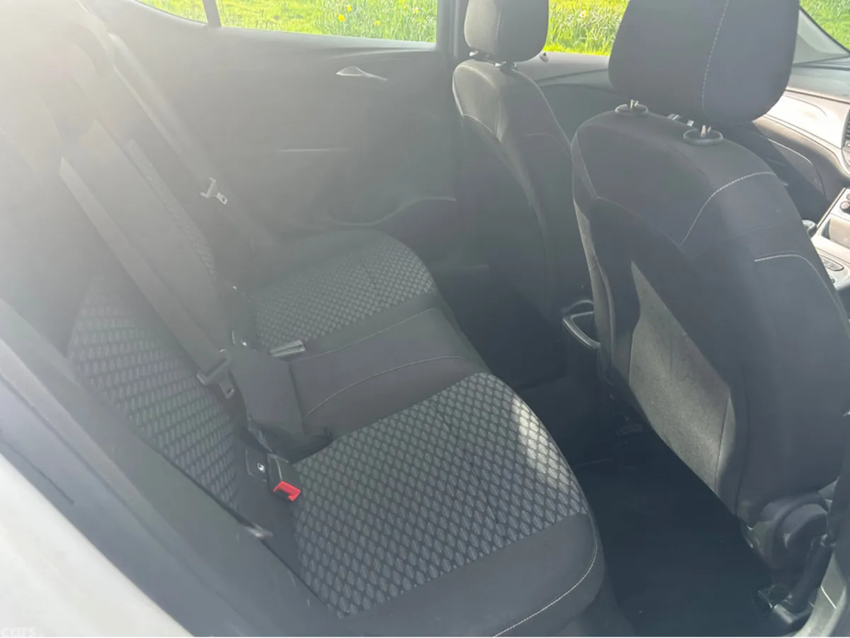 Opel Astra Hatchback, Diesel, 2018, White