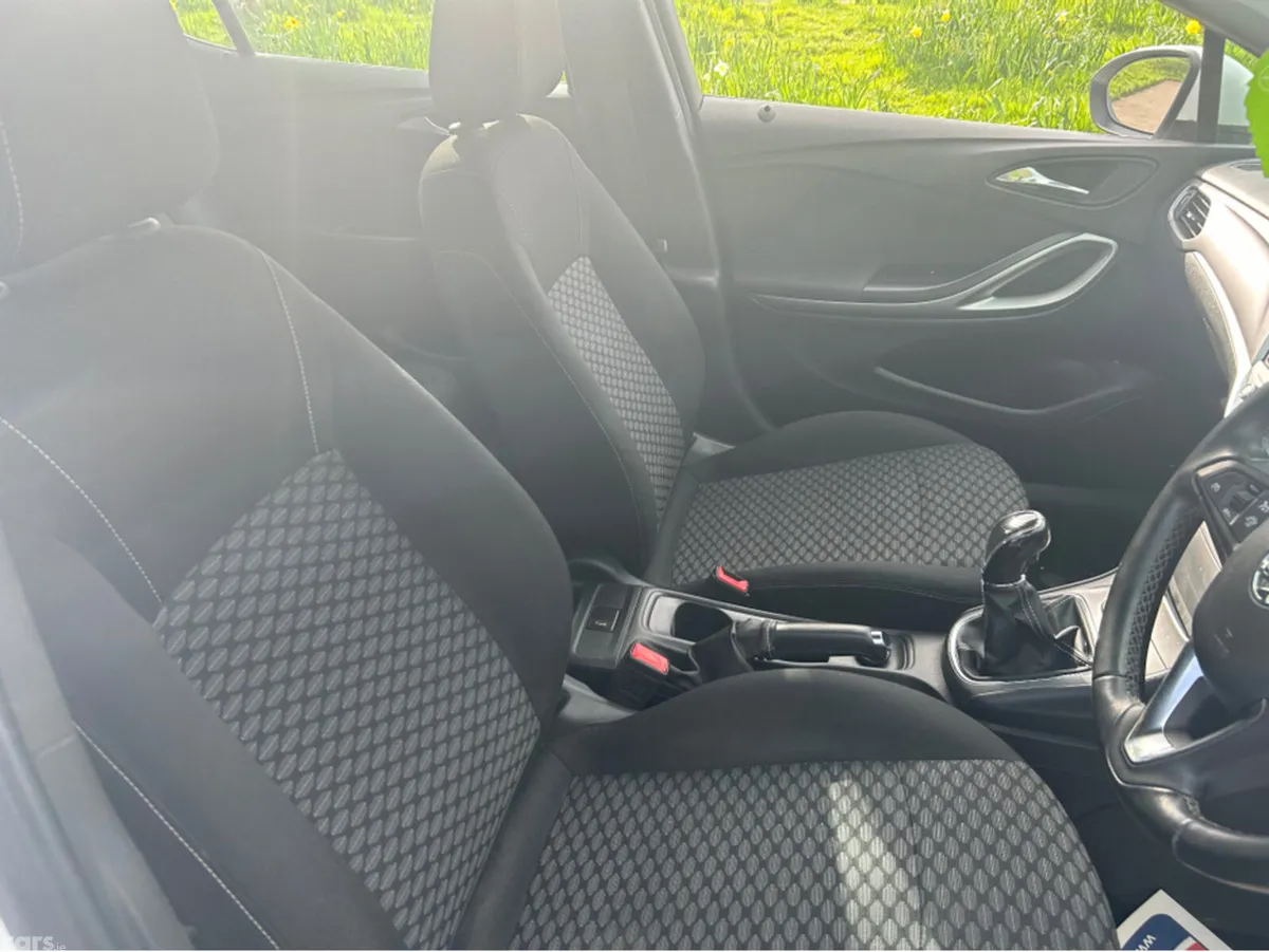 Opel Astra Hatchback, Diesel, 2018, White