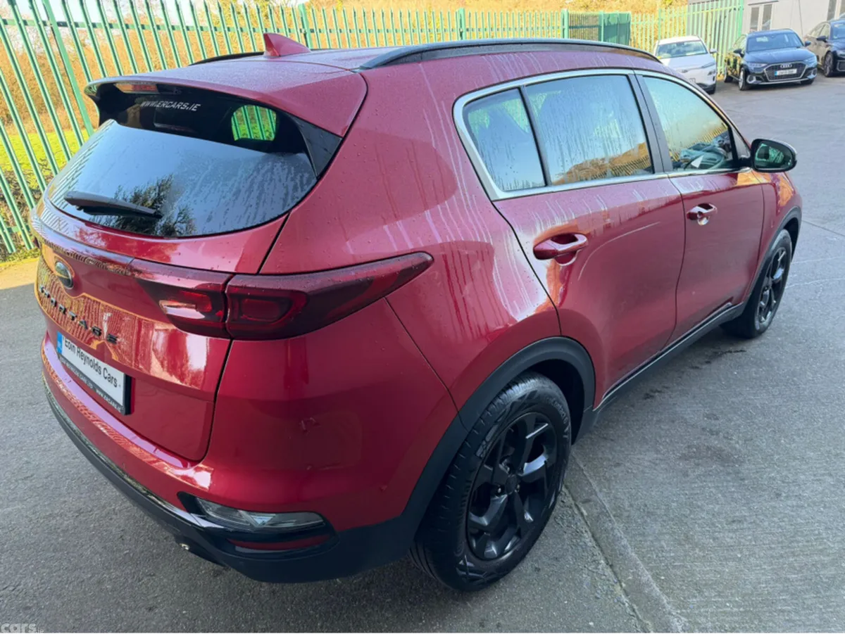 Kia Sportage MPV, Diesel Hybrid, 2021, Red