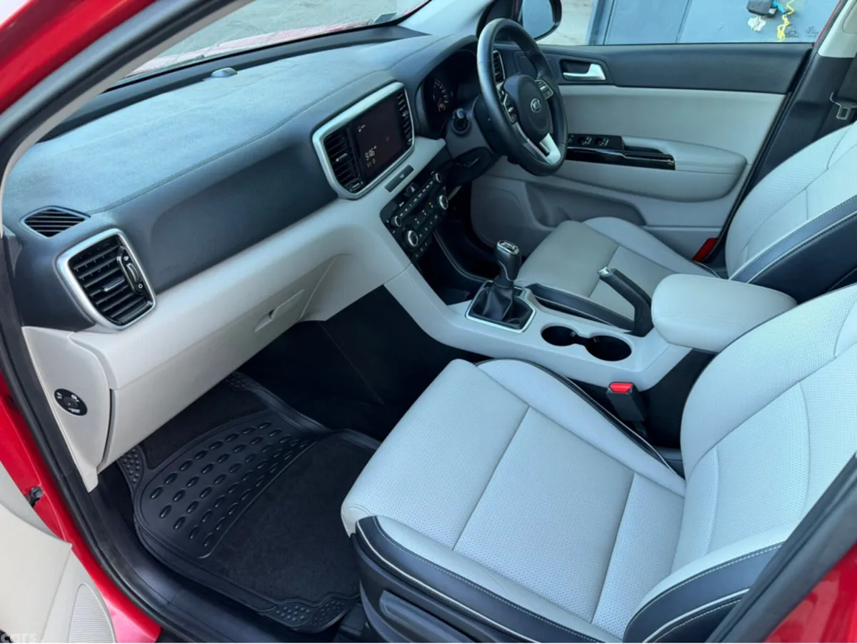 Kia Sportage MPV, Diesel Hybrid, 2021, Red