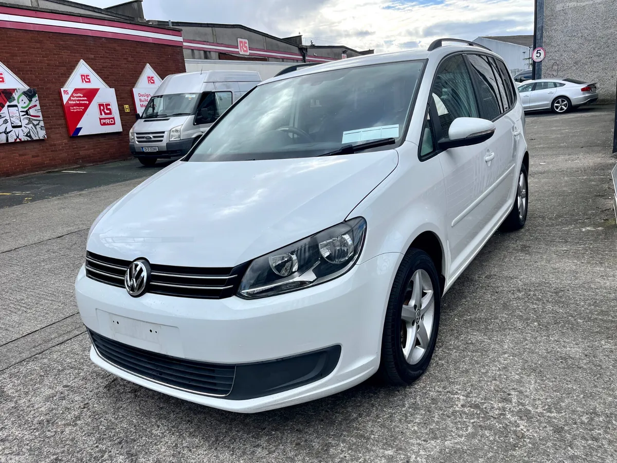 Volkswagen Touran MPV, Petrol, 2015, White