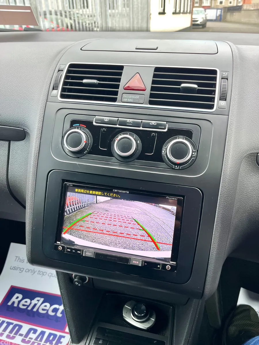 Volkswagen Touran MPV, Petrol, 2015, White