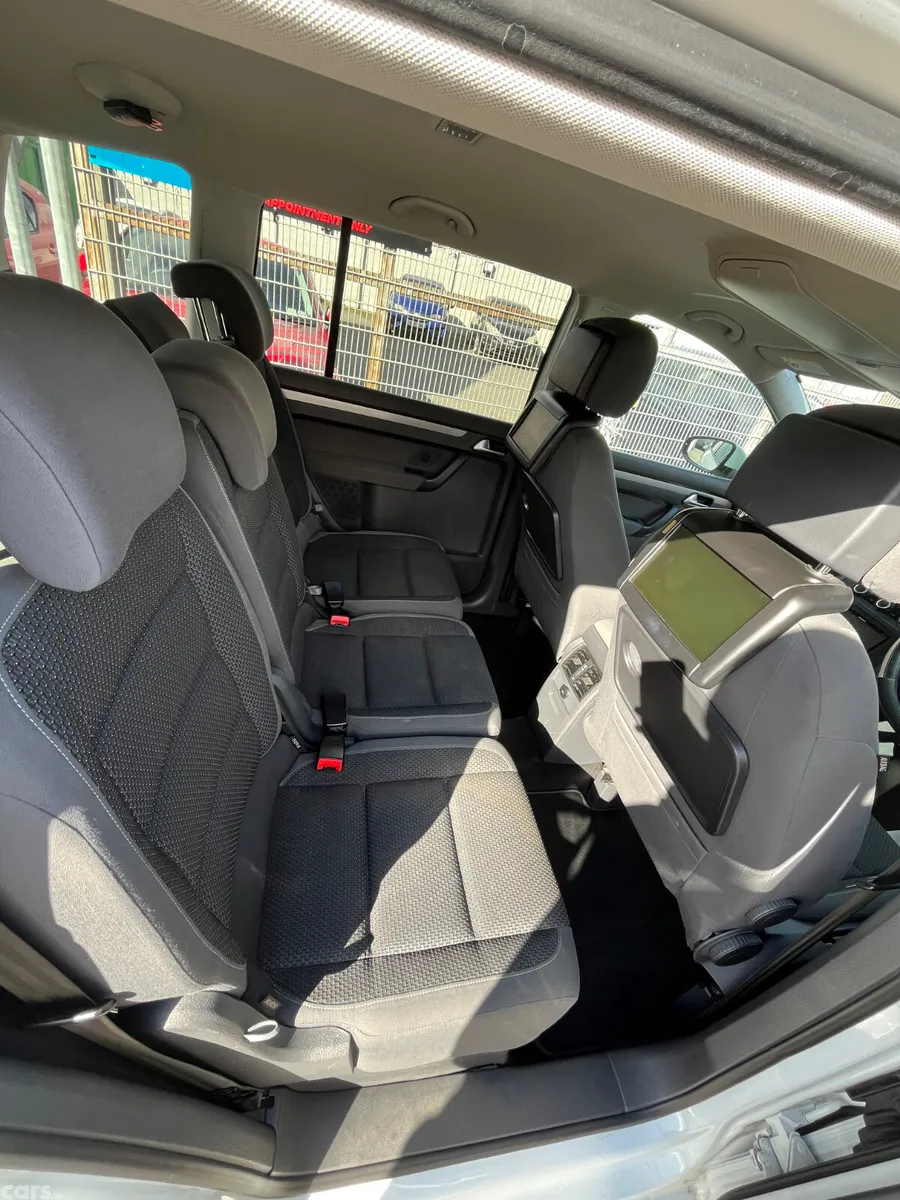 Volkswagen Touran MPV, Petrol, 2015, White
