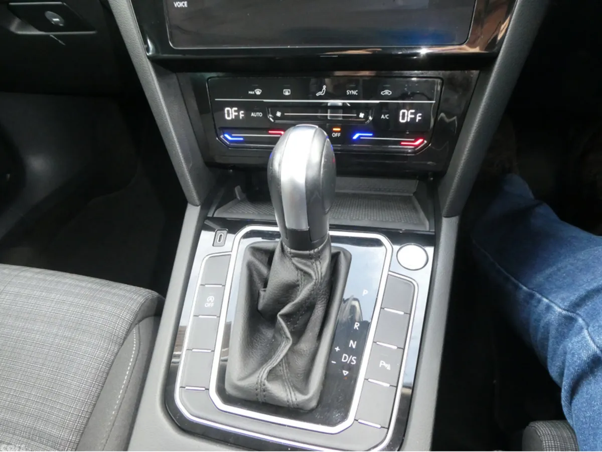 Volkswagen Passat Estate, Diesel, 2021, Blue